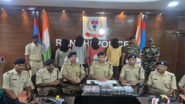 राजधानी रांची में लूट और चेन स्नैचिंग का खुलासा, हथियार समेत  4 अपराधी गिरफ्तार