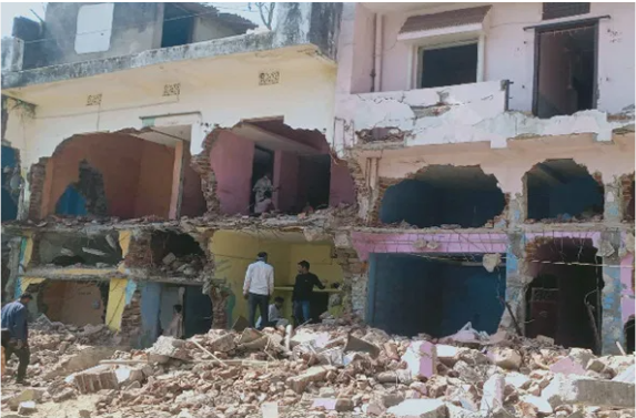 हाईकोर्ट की रोक के बाद मधुकम में फिर से बसने लगे उजड़े आशियाने