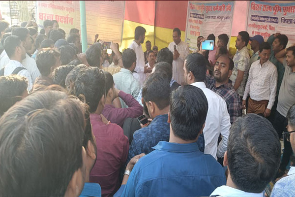 बिहार में राजस्व विभाग ठप, अधिकारियों ने लिया सामूहिक अवकाश, जानिए क्या है पूरा विवाद