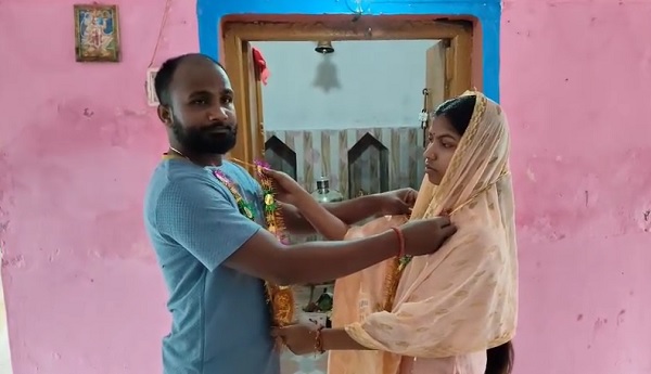 खगड़िया थाने में अर्जी, मंदिर में शादी : 5 साल की मोहब्बत ने जीता अपनों का दिल