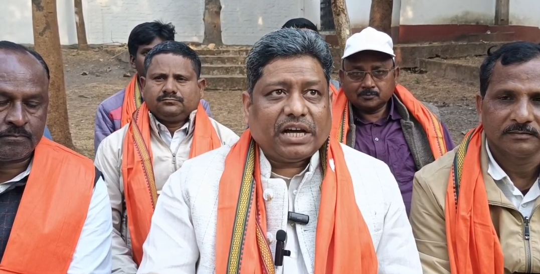 झामुमो स्थापना दिवस पर फूटा दिनेश मरांडी का गुस्सा, बोले– जेएमएम को बनाने वाले नेताओं को हेमंत सोरेन ने भुलाया