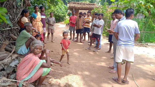 गुमला में दिनदहाड़े खून-खराबा, घर में घुसकर महिला की गला रेतकर हत्या, पति पर भी जानलेवा हमला