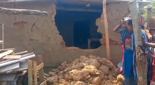 गजराज के आतंक से दहशत में ग्रामीण, घर तोड़े और खा गए महीनों का राशन