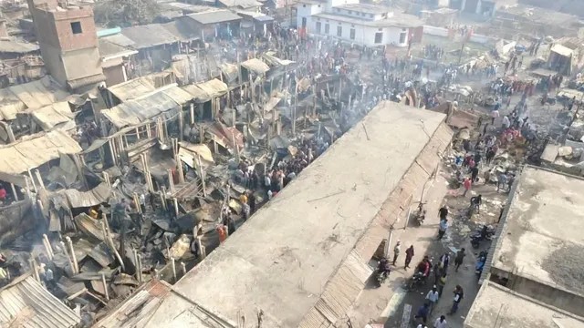 कटिहार में बाजार बना राख का ढेर, 300 से ज्यादा दुकानें राख, करोड़ों का नुकसान 