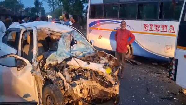  गिरिडीह में भीषण सड़क हादसा: बस-कार की टक्कर में 2 की मौत, 5 घायल