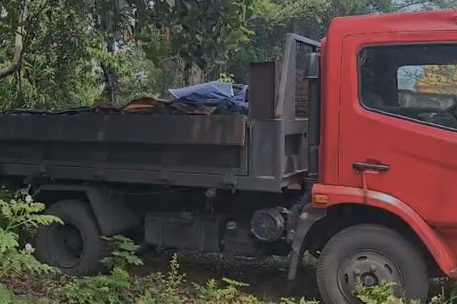   धनबाद में अवैध कोयला कारोबार पर बड़ा एक्शन, ट्रक और मिनी हाइवा जब्त