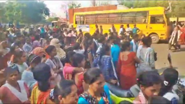 ranchi news, jharkhand news, salary protest, workers protest india, orient craft ranchi, labour news, employee protest, wage issue india, factory news ranchi, breaking news jharkhand, रांची न्यूज़, झारखंड खबर, वेतन विवाद, महिला कर्मचारी प्रदर्शन, मजदूर आंदोलन, samacharplus, samachar plus, samachar plus Jharkhand, samacharplus bihar, samachar plus live, sumeet roy, sumeet roy samacharplus, ranchi, ranchi news, ranchi samachar, Jharkhand, Jharkhand updates , Jharkhand news, Jharkhand khabar, समाचार प्लस, समाचार प्लस झारखंड, समाचार प्लस लाइव, रांची, रांची न्यूज़, रांची खबर, रांची समाचार, रांची अपडेट, झारखण्ड, झारखंड खबर, झारखंड न्यूज़, झारखंड समाचार, sumeet roy ranchi, Jharkhand crime, crime news, Jharkhand murder, Jharkhand sports, Jharkhand politics, samacharplus Jharkhand, samachar plus ranchi, samacharplus ranchi, samachar plus editor, samacharplus news, samacharplus updates, samacharplus news, samachar plus bihar, हेमंत सोरेन, कलपना सोरेन, कल्पना सोरेन, हेमंत सोरेन झारखंड, हेमंत सोरेन खबर, हेमंत सोरेन लाइव, झारखंड, bihar, bihar news, bihar crime, bihar updates, bihar latest news, bihar murder, बिहार, बिहार समाचार, बिहार खबर, बिहार की खबर, बिहार न्यूज़, पटना, पटना की खबर, बिहार चुनाव, बिहार इलेक्शन, तेजश्वी यादव, नितीश कुमार, तेज प्रताप यादव, लालू प्रसाद यादव, लालू यादव, पटना क्राइम, पटना की खबर, पटना में हत्या, patna news, patna updates, patna video, patna latest news, nitish kumar, tejashwi yadav, prashant kishor, tej pratap, lalu yadav, lalu Prasad yadav   | झारखंड